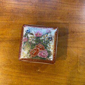 Vintage Satsuma Trinket Box – Hand-Painted Japanese Porcelain  Floral & Gold